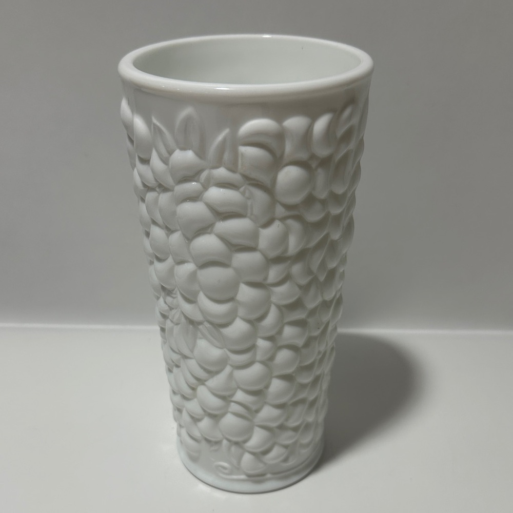 Vintage 1960s or 70s Indiana Glass Company Milk Glass 7.5" Vase - Picture 2 of 6